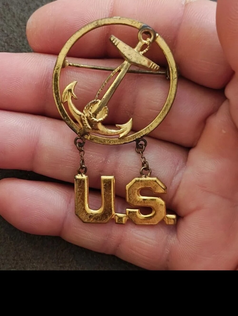 1940s WWII US Navy Gold Tone Anchor & Hanging U.S. Letters Sweetheart Pin.